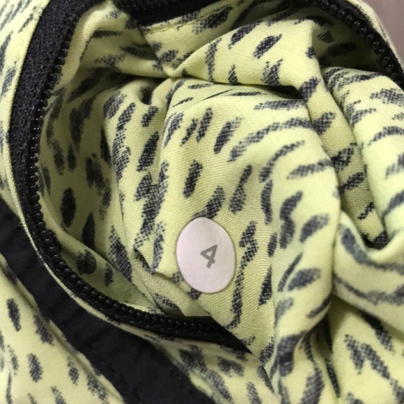 Lululemon Tracker Short III 4-way Stretch Dottie Dash Clarity Yellow Black - Picture 5 of 6